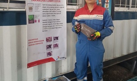 PT Pertamina Drilling Services Indonesia (PDSI) mengolah sampah domestik dengan metode Takakura Composter di lokasi pengeboran.