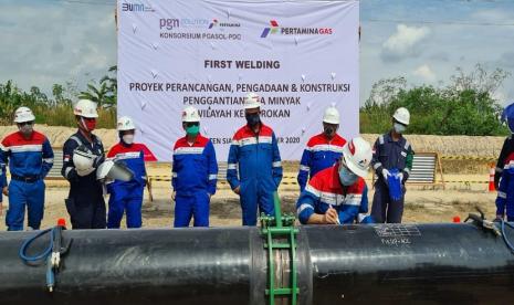  PT Pertamina Gas (Pertagas), selaku afiliasi dari subholding gas PT Perusahaan Gas Negara Tbk (PGN), telah melaksanakan first welding (pengelasan perdana) pembangunan jaringan pipa minyak menuju Blok Rokan di Riau. Kegiatan yang terpusat di Kelurahan Kandis Kota, Kandis, Kabupaten Siak, Riau pada Rabu (9/9) ini sekaligus menandai awal dimulainya alih kelola blok Rokan kepada PT Pertamina pada tahun 2021.