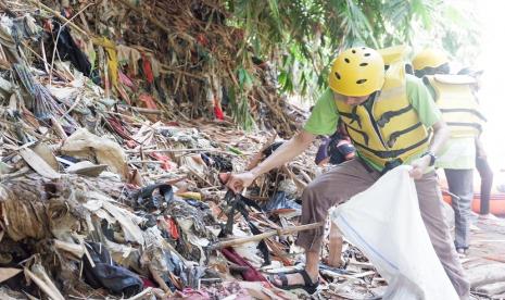 PT Pertamina Hulu Rokan (PHR) bersama Direktorat Jenderal Pengendalian Pencemaran dan Kerusakan Lingkungan (DitJen PPKL) Kementerian Lingkungan Hidup dan Kehutanan (KLHK) menggelar Aksi Susur Sungai dan Gerakan Bersih Sungai Ciliwung, Sabtu, 21 Januari 2023. PHR ingin berkontribusi terhadap kebersihan dan kelestarian sungai serta wujud dukungan terhadap kegiatan lingkungan KLHK. 