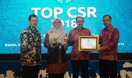 PT Pertamina Lubricants berhasil membawa pulang dua penghargaan dalam ajang TOP CSR 2018. 