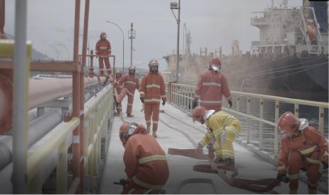 PT Pertamina Patra Niaga, Sub Holding Commercial & Trading melalui Regional Sumatra Bagian Selatan menggelar latihan simulasi penanggulangan keadaan darurat di Integrated Terminal (IT) Panjang, Lampung, pada Kamis (10/11/2022).