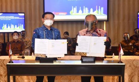 PT Pertamina (Persero) melalui PT Kilang Pertamina Internasional (KPI) melakukan penandatanganan perjanjian dengan PT Chandra Asri Petrochemical Tbk lewat Head of Agreement (HoA) terkait kerja sama bisnis petrokimia di Indonesia. Diharapkan kerja sama ini dapat menekan impor petrokimia dan mengembangkan bisnis petrokimia di dalam negeri.