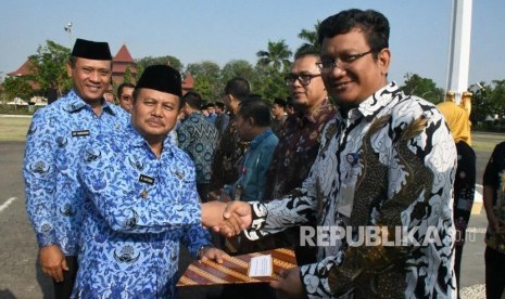 PT Pertamina RU VI Balongan mendapatkan penghargaan oleh dari Bupati Indramayu atas komitmennya terhadap pengelolaan lingkungan hidup, khususnya di Kabupaten Indramayu. 