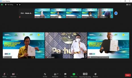 PT PLN menandatangani nota kesepahaman (MoU) kerja sama penyediaan biomassa untuk PLTU Batubara dengan Perhutani dan PTPN di Jakarta, Jumat (22/1).