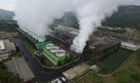 PT PLN (Persero) gencar membangun pembangkit listrik berbasis energi baru terbarukan (EBT) guna mempercepat transisi energi di Tanah Air untuk mencapai target Net Zero Emission pada tahun 2060 serta memenuhi kebutuhan industri dan bisnis akan listrik hijau. Hingga September 2022, PLN telah berhasil mengoperasikan pembangkit EBT dengan total kapasitas 8,5 gigawatt (GW).