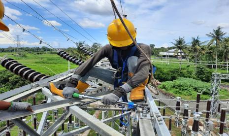 PT PLN (Persero) tengah melakukan studi lapangan proyek Smart Grid dan High Voltage Direct Current (HVDC) di Zhangbei, Cina, untuk penjajakan pengembangan sistem smart grid terintegrasi di tanah air. 