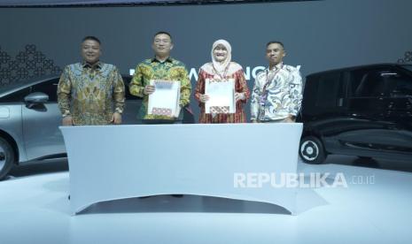 PT PLN (Persero) melalui anak perusahaan PT Haleyora Power menandatangani Memorandum of Understanding (MoU) dengan PT SAIC General Motors Wuling (Wuling) terkait 7 hari layanan instalasi home charging untuk kendaraan listrik (Electric Vehicle/EV). 