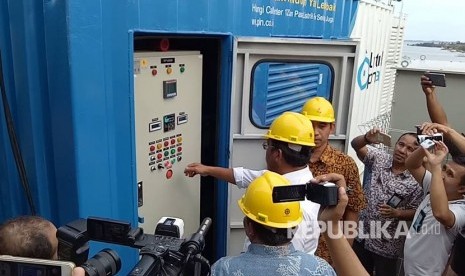 PT PLN (Persero)  mengoperasikan mesin pembangkit tambahan sebesar 500 kilo Watt di Pulau Kelong, Kepulauan Riau.