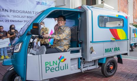 PT PLN (Persero) sebagai BUMN yang bergerak di bidang ketenagalistrikan mendukung pengembangan usaha mikro, kecil dan menengah (UMKM), serta mendorong perputaran ekonomi dengan kegiatan usaha pelaku UMKM melalui PLN TJSL Fest 2021.