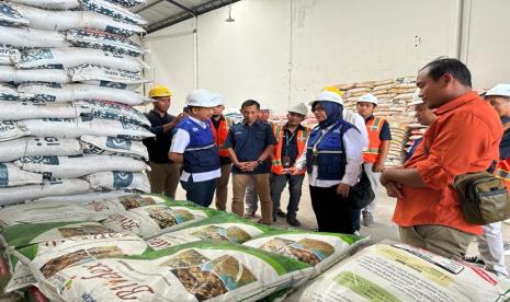 PT Pupuk Indonesia (Persero) memastikan ketersediaan pupuk bersubsidi untuk petani yang berada di Provinsi Kalimantan Timur. Hal tersebut disampaikan oleh Direktur Manajemen Risiko Pupuk Indonesia, Ninis Kesuma Adriani, di sela acara Kunjungan Kerja Reses Komisi IV DPR RI di Balikpapan, Selasa (12/12/2023).