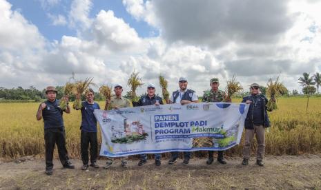 PT Pustri  mengebangkan Program Makmur dan telah menggandeng 14.890 petani dari target sebanyak 25.000 orang petani.