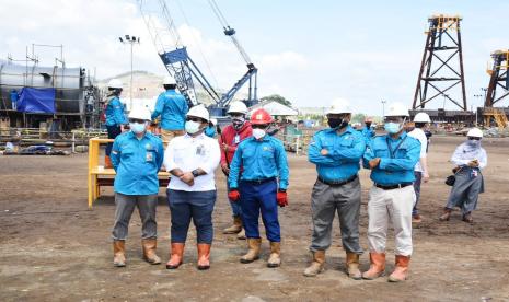 PT Saka Energi Indonesia (PGN SAKA), anak perusahaan PT Perusahaan Gas Negara Tbk (PGN) di bidang hulu minyak dan gas bumi, melaksanakan tahap pemindahan Top Side Platform Sidayu ke atas kapal tongkang (load out).