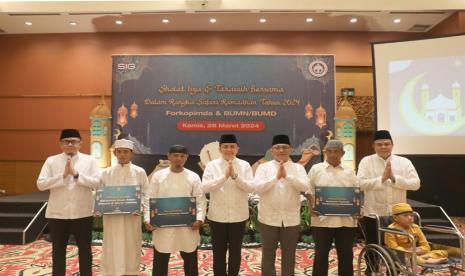 PT Semen Baturaja Tbk selaku anak usaha PT Semen Indonesia (Persero) Tbk menyalurkan bantuan untuk Penyandang Disabilitas, Anak Yatim, Dhuafa dan Santri Tahfidz serta Peralatan Masjid di sekitar perusahaan. Penyerahan bantuan tersebut bersamaan dengan Kegiatan Pengajian Ramadhan 1445 Hijriah SMBR Bersama dengan Pemerintah Provinsi Sumatera Selatan (Pemprov Sumsel) yang berlangsung di Palembang, Sumatra Selatan pada Kamis (28/3/2024).