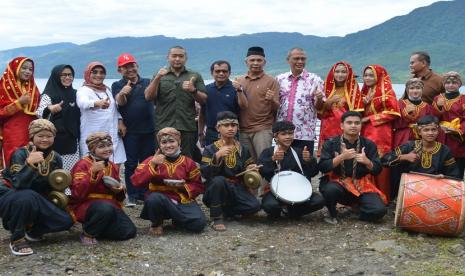 PT Semen Padang yang merupakan anak usaha PT Semen Indonesia (Persero) Tbk melepas tujuh ribu ikan bilih hasil pembudidayaan di area konservasi Kehati PT Semen Padang ke habitat aslinya yaitu Danau Singkarak, Kabupaten Tanah Datar, Sumatera Barat. Adapun pelepasan ikan bilih dilakukan dua kali, sebanyak empat ribu ekor telah dilepaskan pada Maret 2022 dan tiga ribu ekor ikan bilih dilepaskan pada Sabtu (30/7/2022).