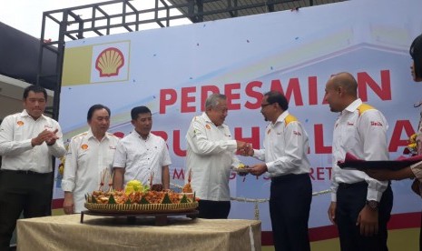 PT Shell Indonesia meresmikan Stasiun Pengisian Bahan Bakar (SPBU) pertama di Kota Malang, Jumat (15/3). 