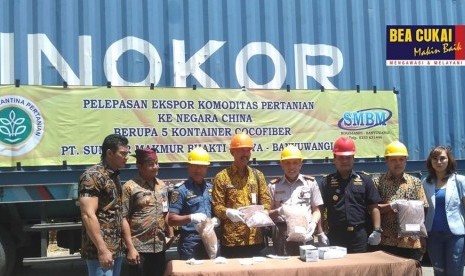 PT Sumber Makmur Bakti Mulia didukung oleh Kementerian Pertanian melalui Badan Karantina Pertanian mengekspor 95 ton serabut kelapa ke China.