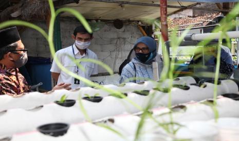 PT Surveyor  Indonesia menyalurkan stimulus untuk membangkitkan UMKM di tengah pandemi Covid-19.