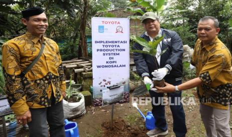  PT Toyota Motor Manufacturing Indonesia (TMMIN) berkolaborasi dengan Institut Teknologi Sepuluh Nopember menerapkan Toyota Production System (TPS) dalam pengembangan Koperasi Kopi Wonosalam.