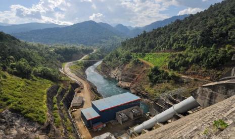 PT Vale Indonesia memanfaatkan aliran sungai menjadi pembangkit listrik tenaga air (PLTA) di Luwu Timur untuk mendukung operasional pertambangan nikel. Kebijakan hilirisasi industri yang dilakukan pemerintah diharapkan dapat memperkuat daya saing ekonomi nasional dalam menghadapi tantangan ketidakpastian kondisi perekonomian global saat ini.