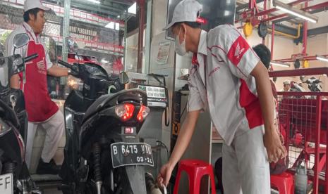 PT Wahana Makmur Sejati (WMS) siapkan AHASS (Astra Honda Authorized Service Station) layani uji emisi di beberapa lokasi.