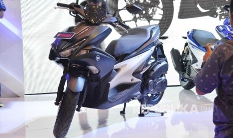 PT Yamaha Indonesia Motor Manufacturing (YIMM) meluncurkan Yamaha Aerox pada Pameran Indonesia Motorcycle Show (IMOS) 2016 di Jakarta, Rabu (2/10).