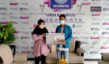 PT Zahir Internasional memberikan  apresiasi  kepada mahasiswa UBSI Solo peraih nilai tertinggi dalam Sertifikasi Zahir.