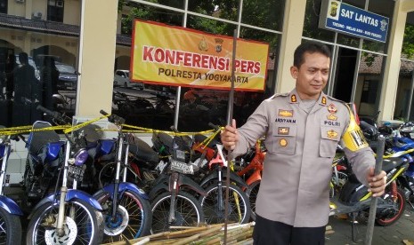 Puluhan kendaraan bermotor berknalpot bising yang diamankan Polresta Yogyakarta.