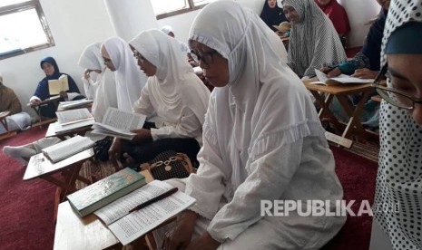 Puluhan Lansia mengikuti kajian program  pesantren kilat  (Ilustrasi)