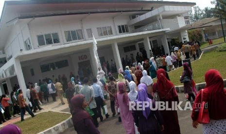 Puluhan masyarakat berkunjung ke RS. Rumah Sehat Terpadu (RSRST) Dompet Dhuafa