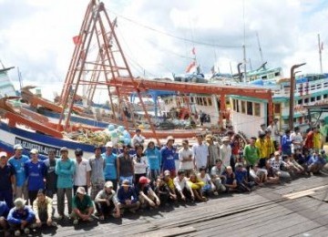 Puluhan nelayan dan ABK Kapal Vietnam ketika ditangkap di Papua.