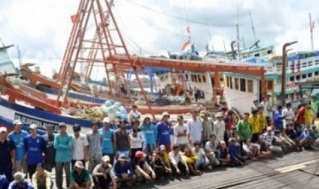 Puluhan nelayan dan ABK Kapal Vietnam ketika ditangkap di Papua.