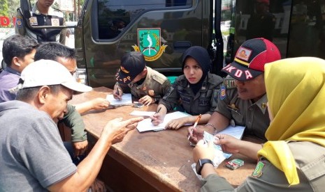 Puluhan pedagang kaki lima (PKL) di Kota Sukabumi menjalani sidang tipiring karena berjualan di tempat terlarang seperti trotoar dan badan jalan Kamis (25/10).