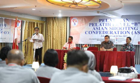 Puluhan pelatih menembak mengikuti Pelatihan Pelatih Lisensi B Asian Shooting Confederation (ASC) Tahun 2019 di Hotel The Belleza Suites, Jakarta, Senin (13/5) sore. 