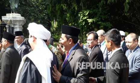 Puluhan ulama dan cendekiwian delegasi dari berbagai negara dunia menghadiri pembukaan Konsultasi Tingkat Tinggi (KTT) Ulama dan Cendikiawan Muslim Dunia tentang Islam Wasathiyah di Istana Bogor,  Selasa (1/5) hari ini