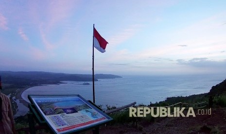 Puncak Darma di kawasan Geopark Ciletuh.