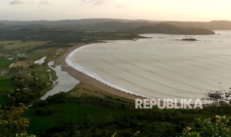 Puncak Darma di kawasan Geopark Ciletuh.