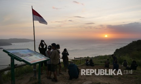 Puncak Darma di kawasan Geopark Ciletuh.