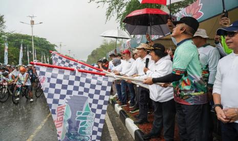 Puncak HLH 2023, diawali dengan bersepeda Road to IKN yang dilakukan selama dua hari Sabtu - Ahad, 10-11 Juni 2023. Menteri Lingkungan Hidup dan Kehutanan (LHK), Siti Nurbaya, melepas pesepeda Road to IKN, Sabtu (10/6/2023).