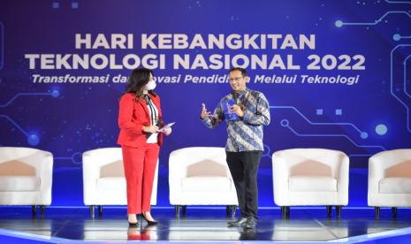 Puncak Peringatan Hari Kebangkitan Teknologi Nasional (Hakteknas) Tahun 2022 Menteri Pendidikan, Kebudayaan, Riset, dan Teknologi (Mendikbudristek), Nadiem Anwar Makarim mengaku terharu atas capaian transformasi digital Kemendikbudristek dalam menyediakan platform yang bermanfaat bagi ekosistem pendidikan di Indonesia. 