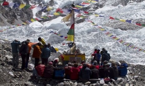 Puncak tertinggi di dunia, Mount Everest.