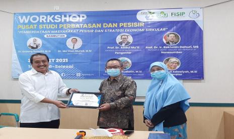 Pusat Studi Perbatasan dan Pesisir (PSPP) Fakultas Ilmu Sosial dan Ilmu Politik, Universitas Muhammadiyah Jakarta mengadakan workshop dengan tema Pemberdayaan Masyarakat Pesisir dan Strategi Ekonomi Sirkular.Beberapa narasumber dihadirkan dalam workshop ini diantaranya yaitu Prof. Abdul Mu