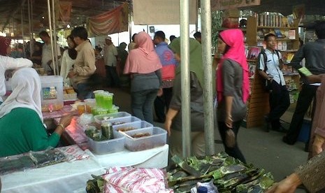 Pusat Takjil Masjid Agung Serang