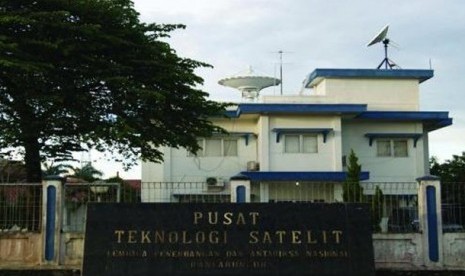 Pusat Teknologi Satelit LAPAN.