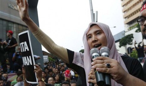 Puteri Anwar Ibrahim, Nurul Izzah Anwar (kanan). 