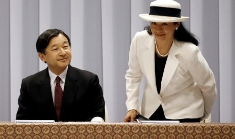 Putra Mahkota Jepang Naruhito bersama istrinya Masako di Tokyo, Jepang.