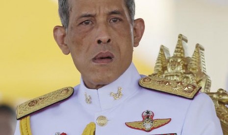 Raja Vajiralongkorn menggantikan Raja Bhumibol Adulyadej yang mangkat. Ia pernah menerima pelatihan militer di Inggris, Amerika Serikat, Australia, dan menjadi perwira di angkatan bersenjata Thailand. Ilustrasi.