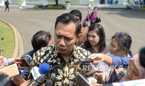 Putra Presiden ke-6 RI, Agus Harimurti Yudhoyono mendatangi Istana Negara, Jakarta, Kamis (10/8). 