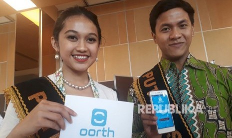 Putra Putri Solo memperlihatkan tampilan aplikasi media sosial berbasis komunitas Oorth.