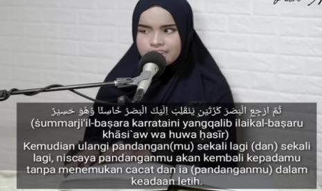 Putri Ariani saat membaca Alquran Surat Al Mulk Ayat 1-10. Putri Ariani Bersuara Merdu, Apakah Suaranya Termasuk Aurat?