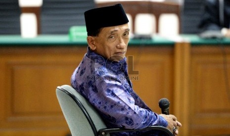 Putusan Sela Fuad Amin. Mantan Bupati Bangkalan Fuad Amin mengikuti persidangan dengan agenda pembacaan putusan sela di Pengadilan Tipikor, Jakarta, Senin (25/5). 